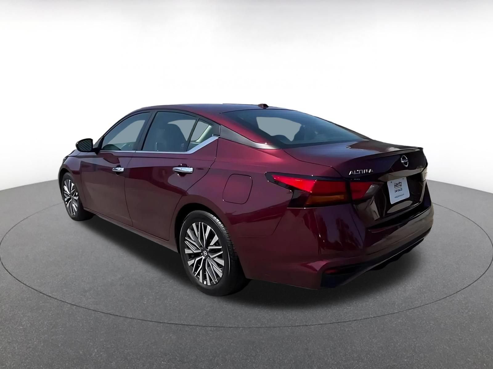 Used 2025 Nissan Altima 2.5 SV FWD image 10