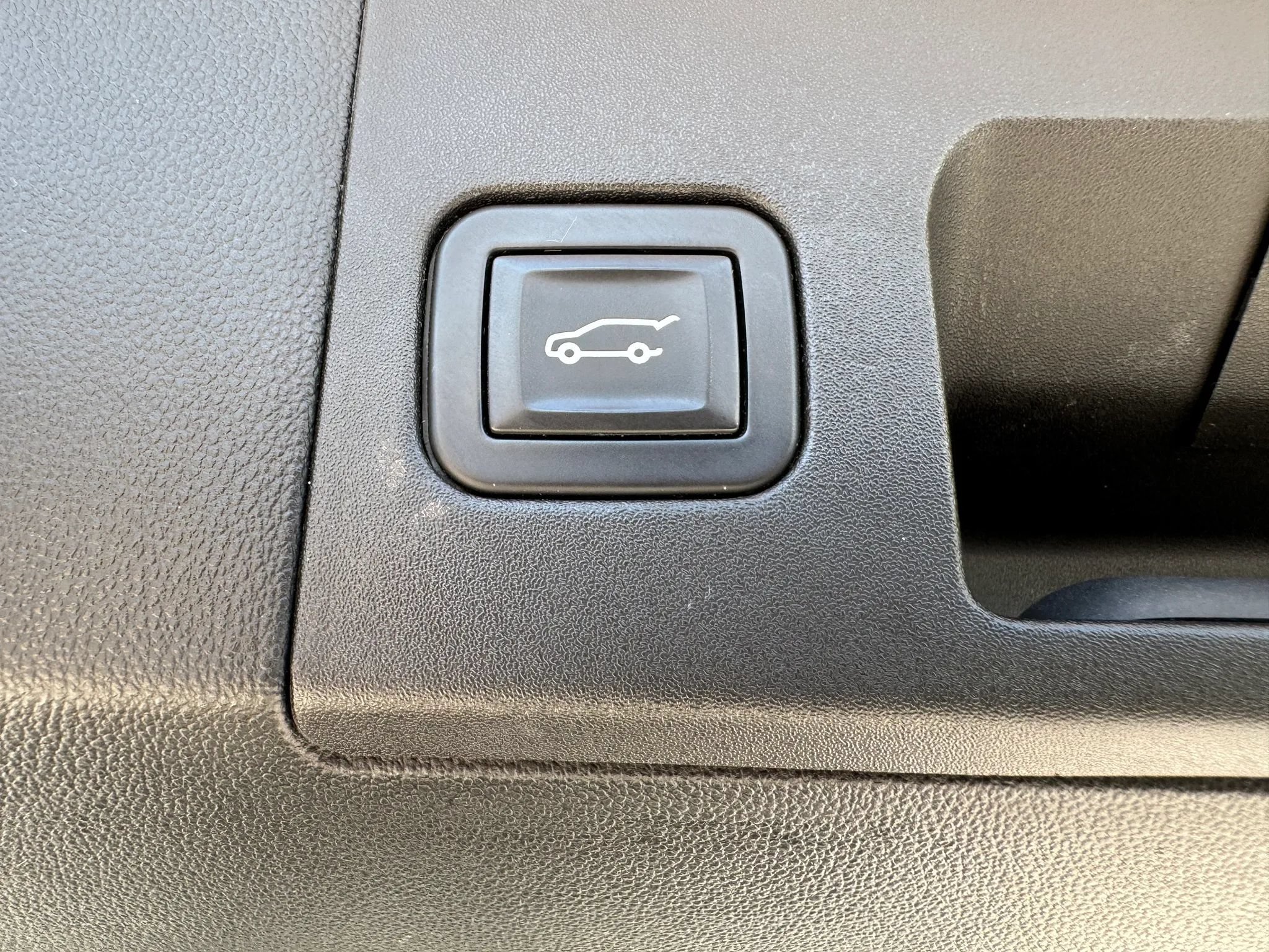 Used 2018 Cadillac XT5 Luxury w/ Driver Awareness Package FWD image 33