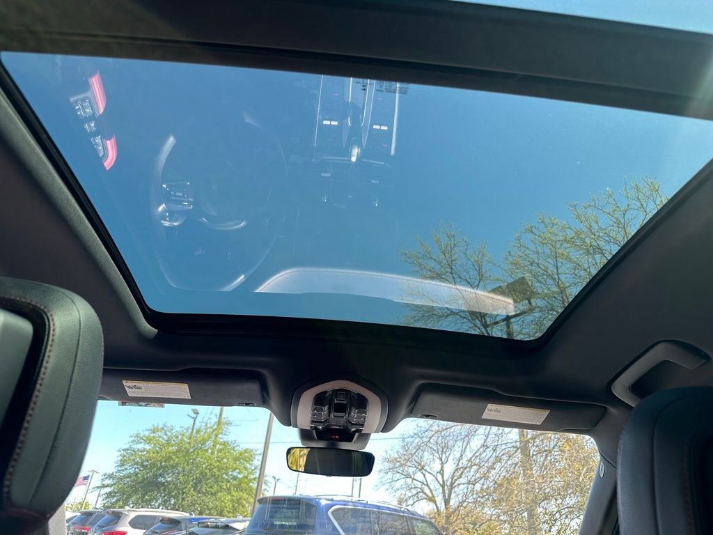 Used 2023 Porsche Macan image 39