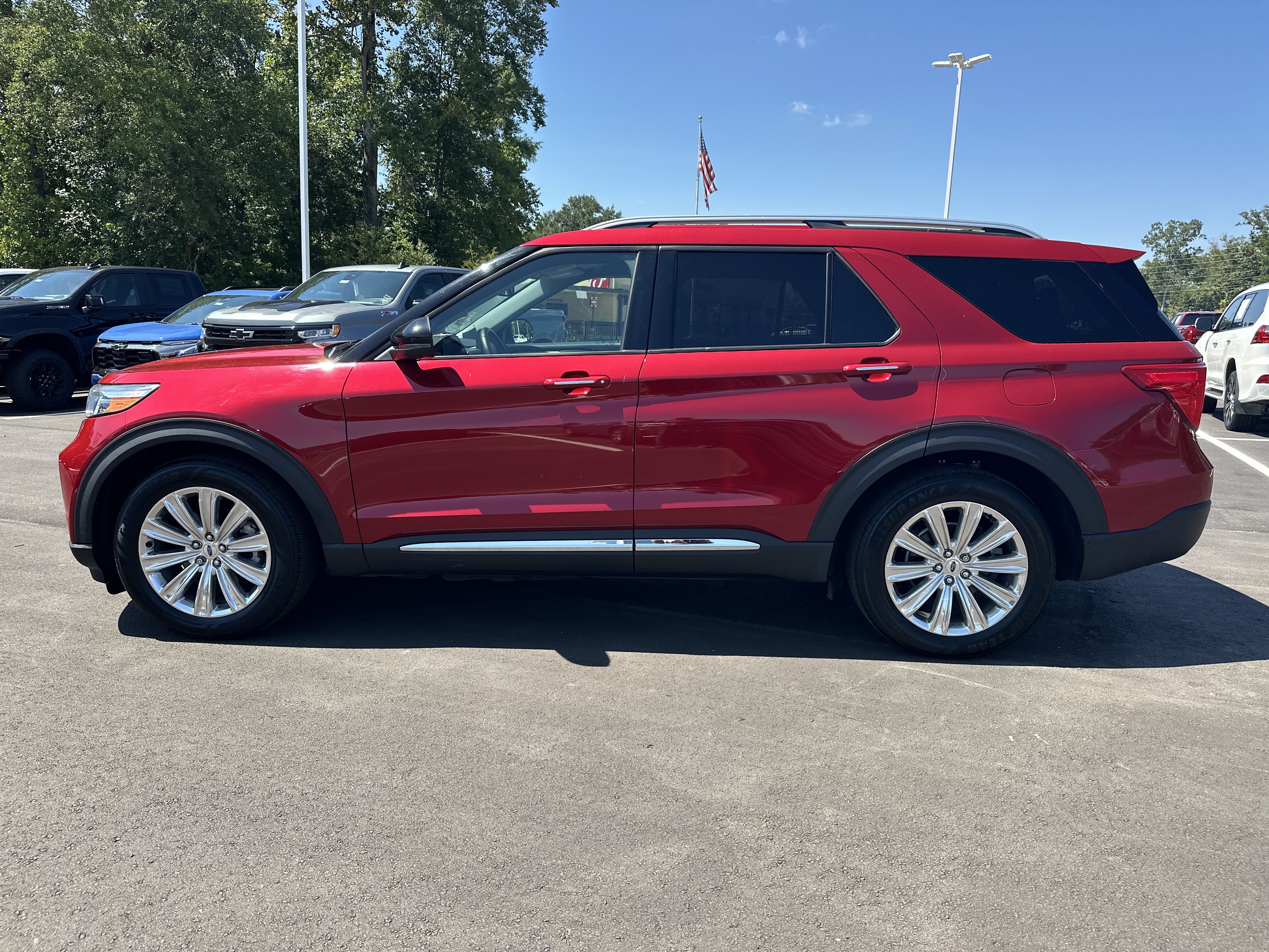 Used 2023 Ford Explorer Limited w/ Limited Technology Package RWD image 5