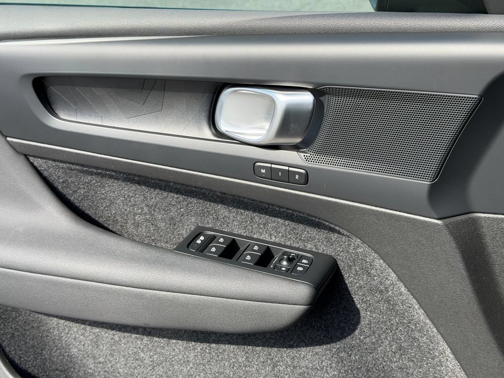 Certified 2023 Volvo XC40 Recharge Plus AWD/4WD image 39