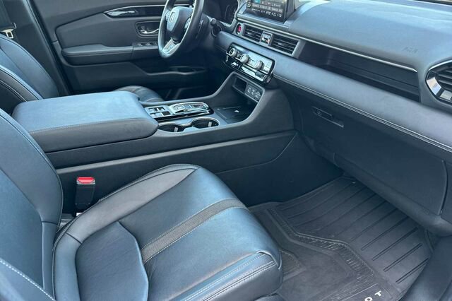 Certified 2023 Honda Pilot Touring image 17