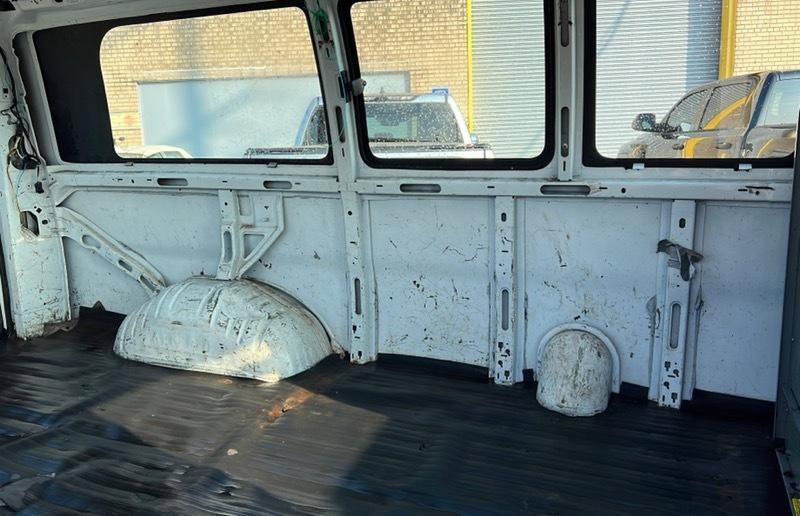 Used 2008 GMC Savana 2500 RWD image 13
