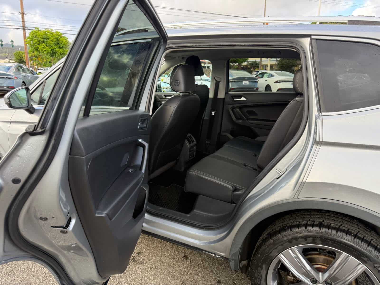 Used 2021 Volkswagen Tiguan SEL FWD image 9