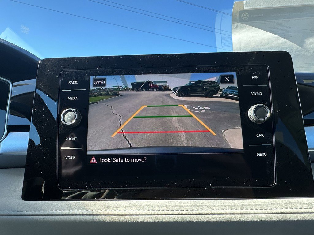 New 2025 Volkswagen Taos SE image 24