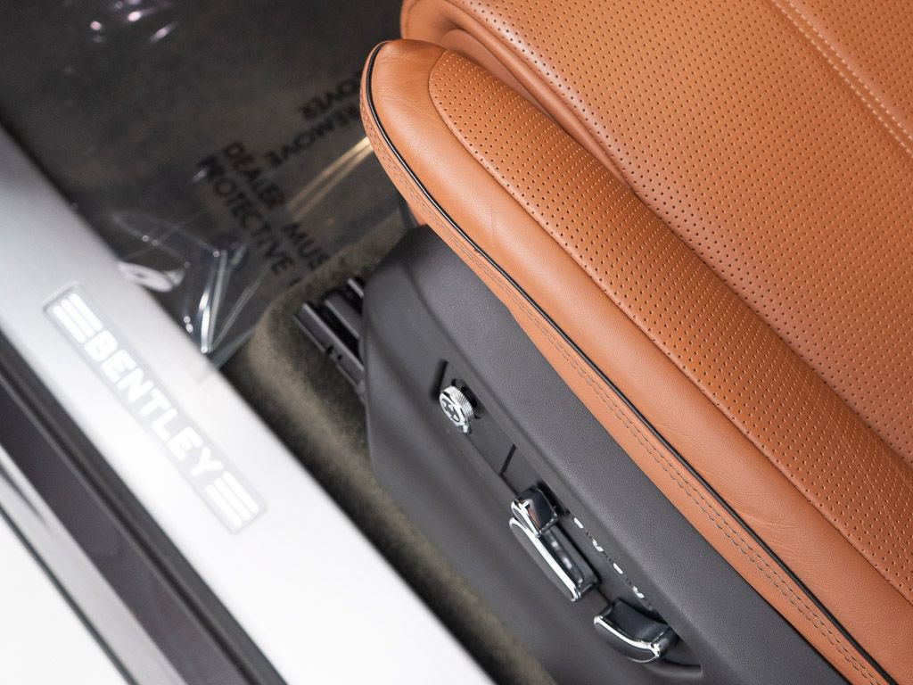 Certified 2022 Bentley Bentayga AWD/4WD image 12