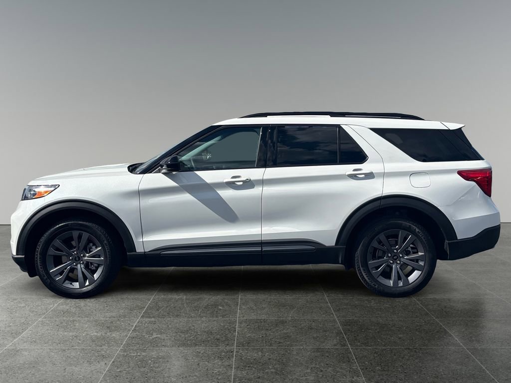 Used 2023 Ford Explorer XLT w/ Equipment Group 202A AWD/4WD image 5