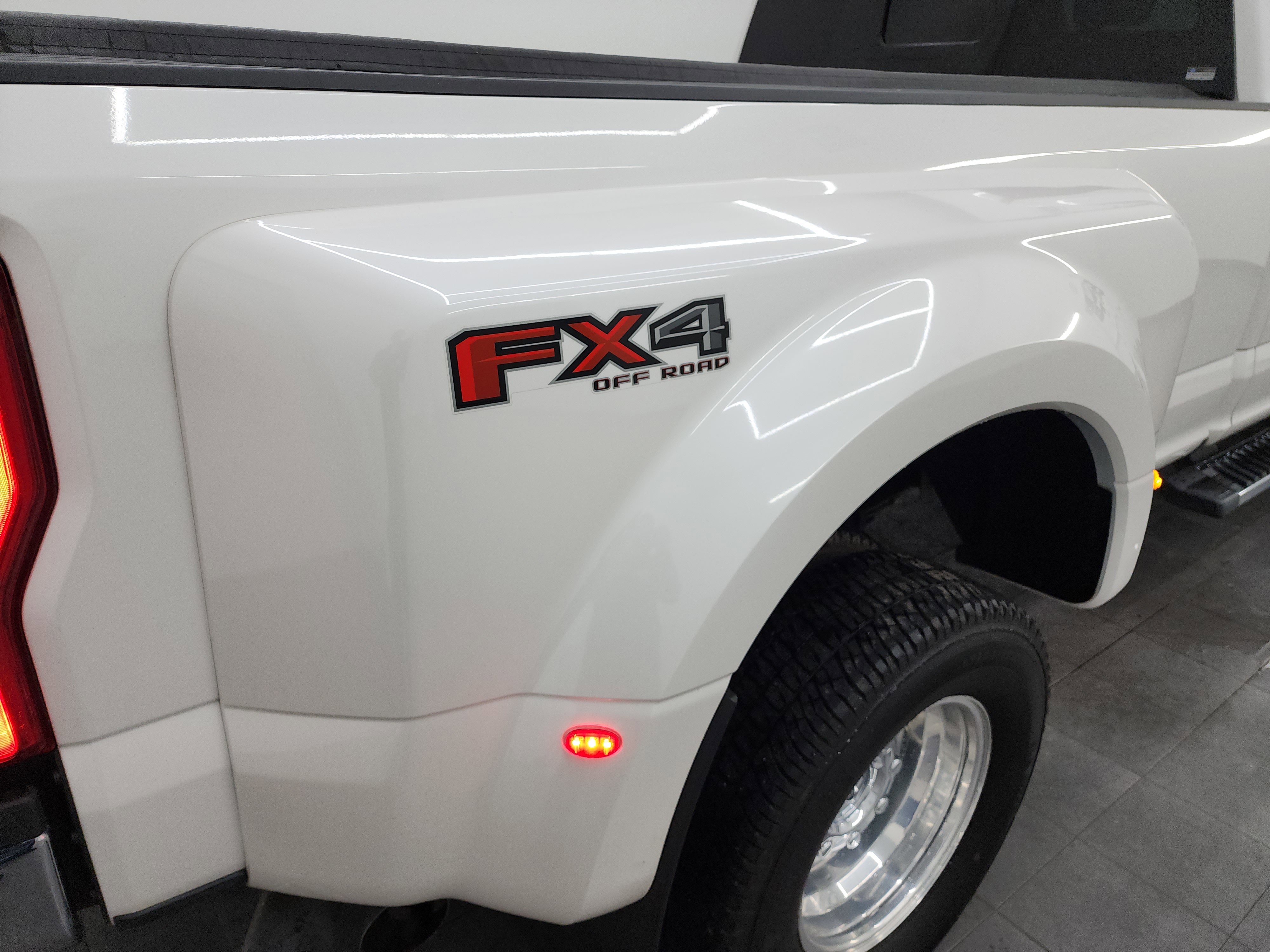 Used 2019 Ford F350 Lariat w/ Lariat Ultimate Package image 31