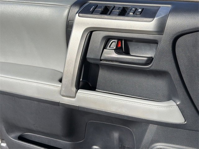 Used 2013 Toyota 4Runner SR5 image 31