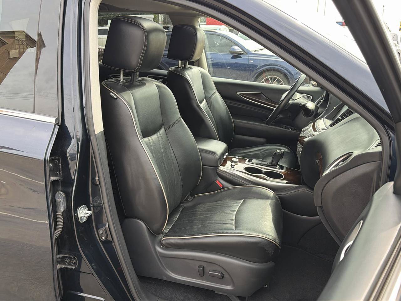Used 2017 INFINITI QX60 Luxe w/ Deluxe Technology Package AWD/4WD image 26