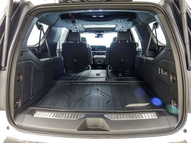 New 2026 Chevrolet Suburban Z71 w/ Comfort Package AWD/4WD image 23