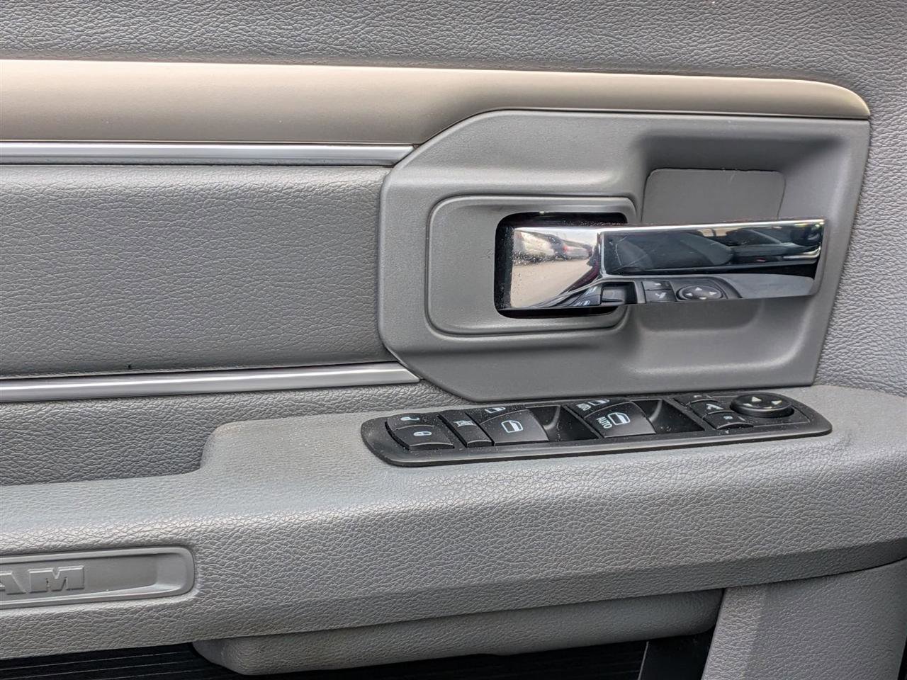 Used 2018 RAM 1500 SLT image 13