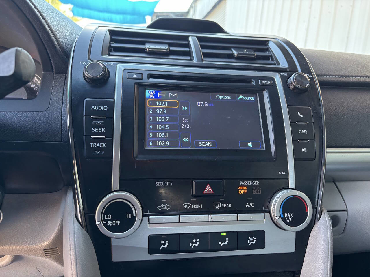 Used 2013 Toyota Camry LE image 42