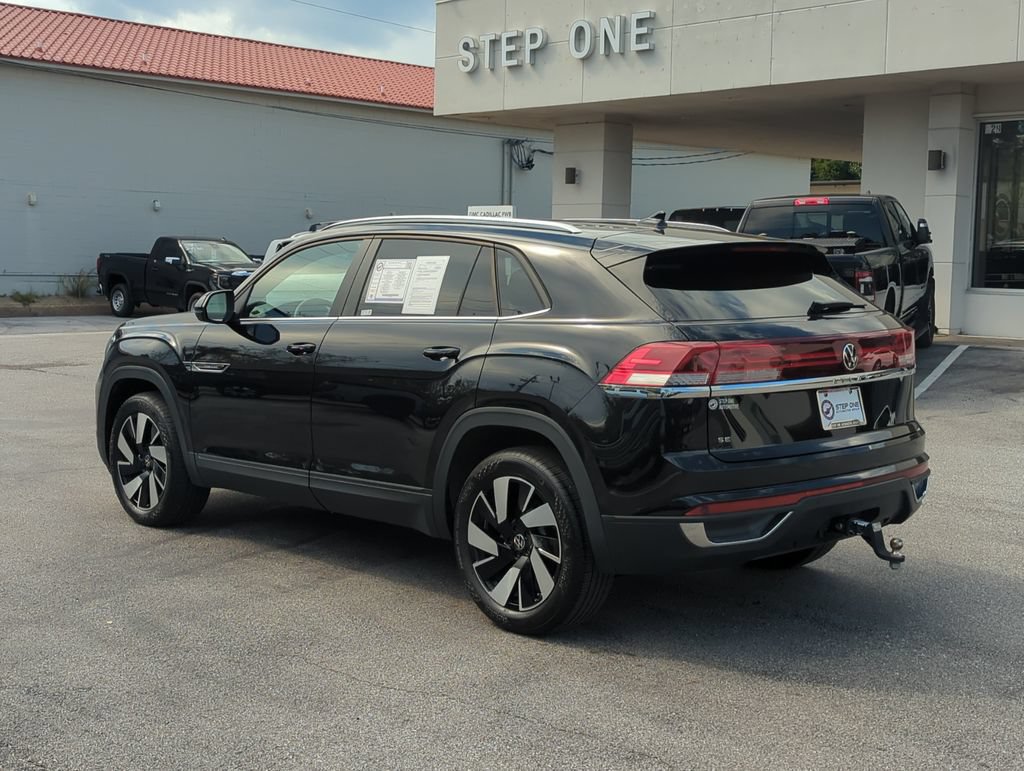 Used 2024 Volkswagen Atlas Cross Sport SE w/ Panoramic Sunroof Package FWD image 4