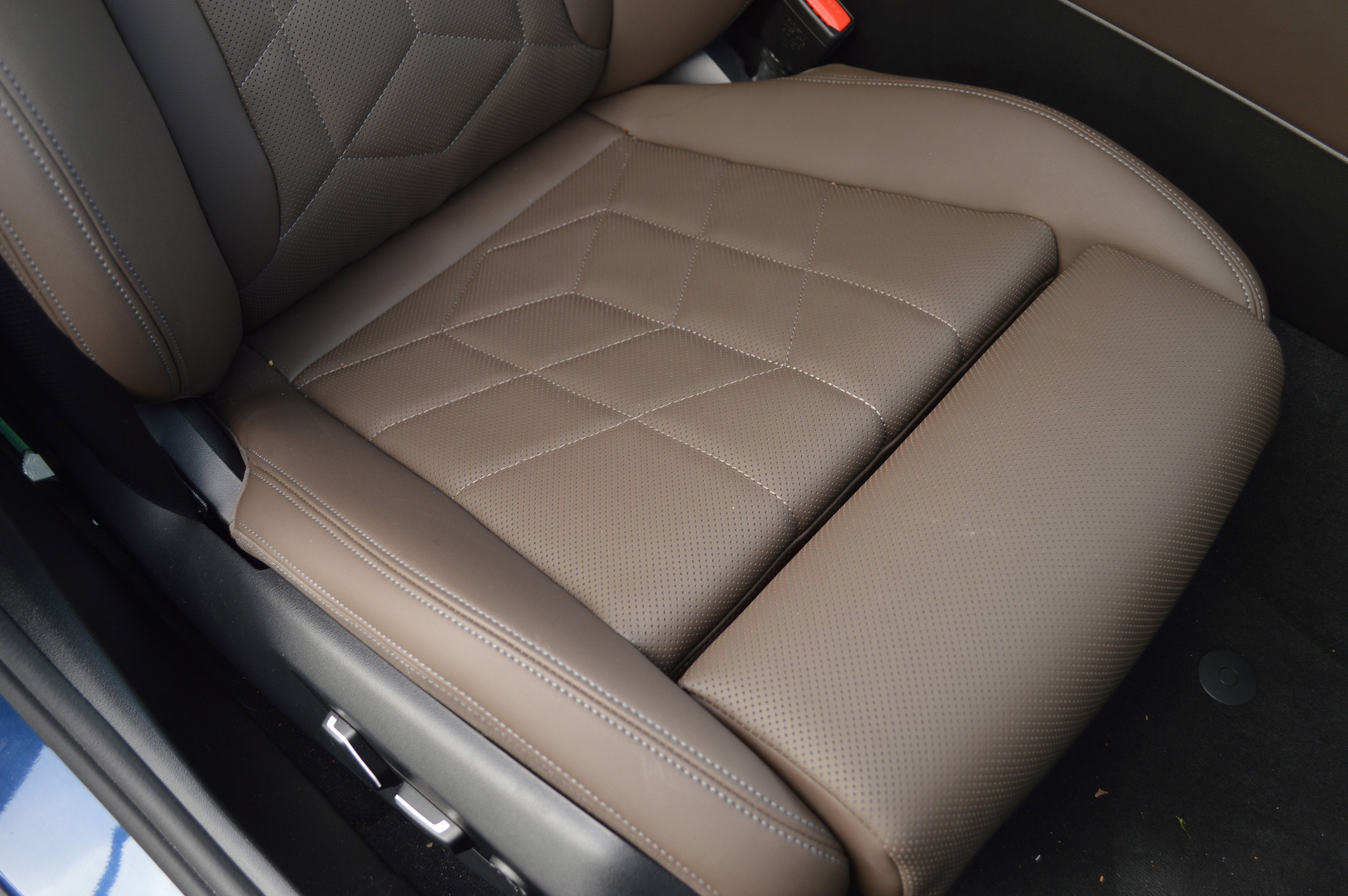 Used 2025 BMW 530i xDrive w/ Premium Package image 38