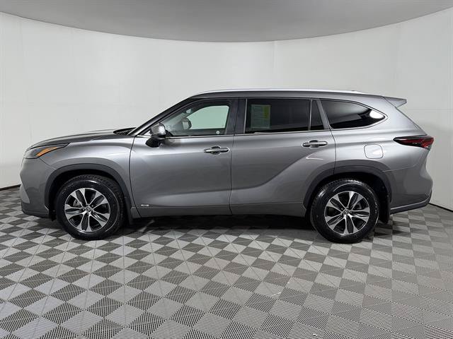 Certified 2026 Toyota Highlander XLE AWD/4WD image 8
