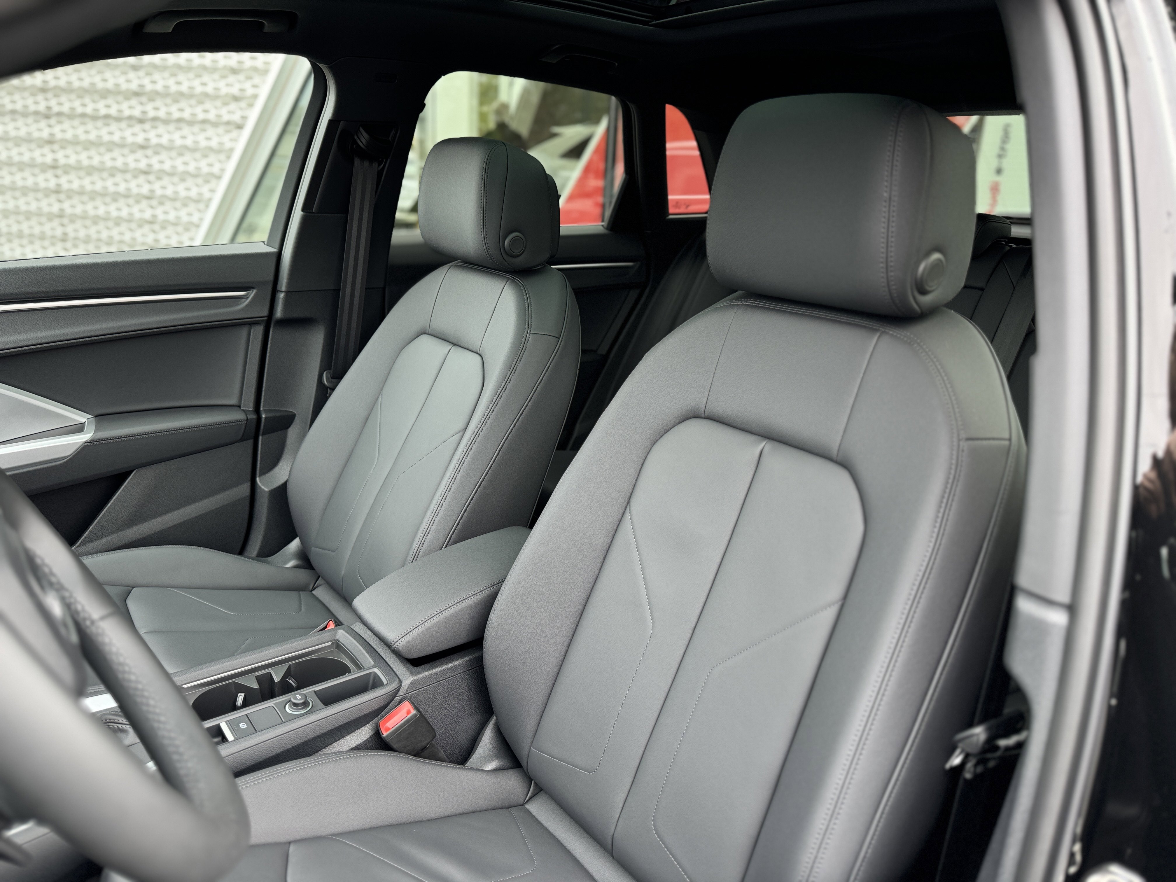 New 2025 Audi Q3 2.0T Premium image 5