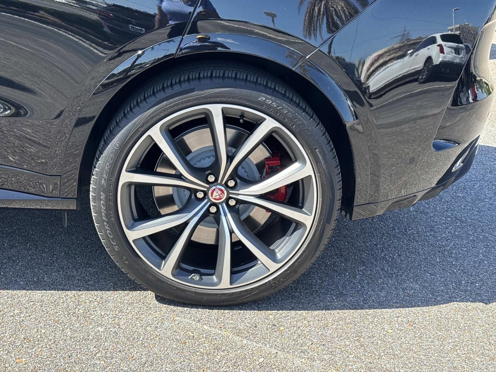 Used 2023 Jaguar F-PACE SVR image 3