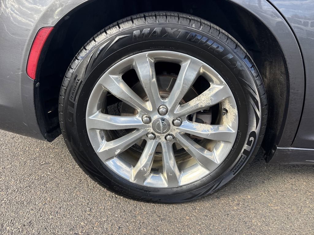 Used 2018 Chrysler 300 Limited w/ Safetytec Plus Group image 32