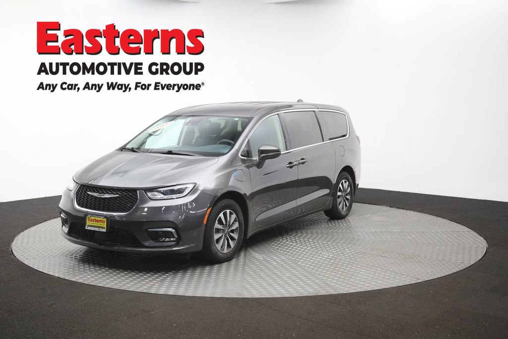 Used 2022 Chrysler Pacifica Touring-L w/ Uconnect Theater Family Group FWD image 56
