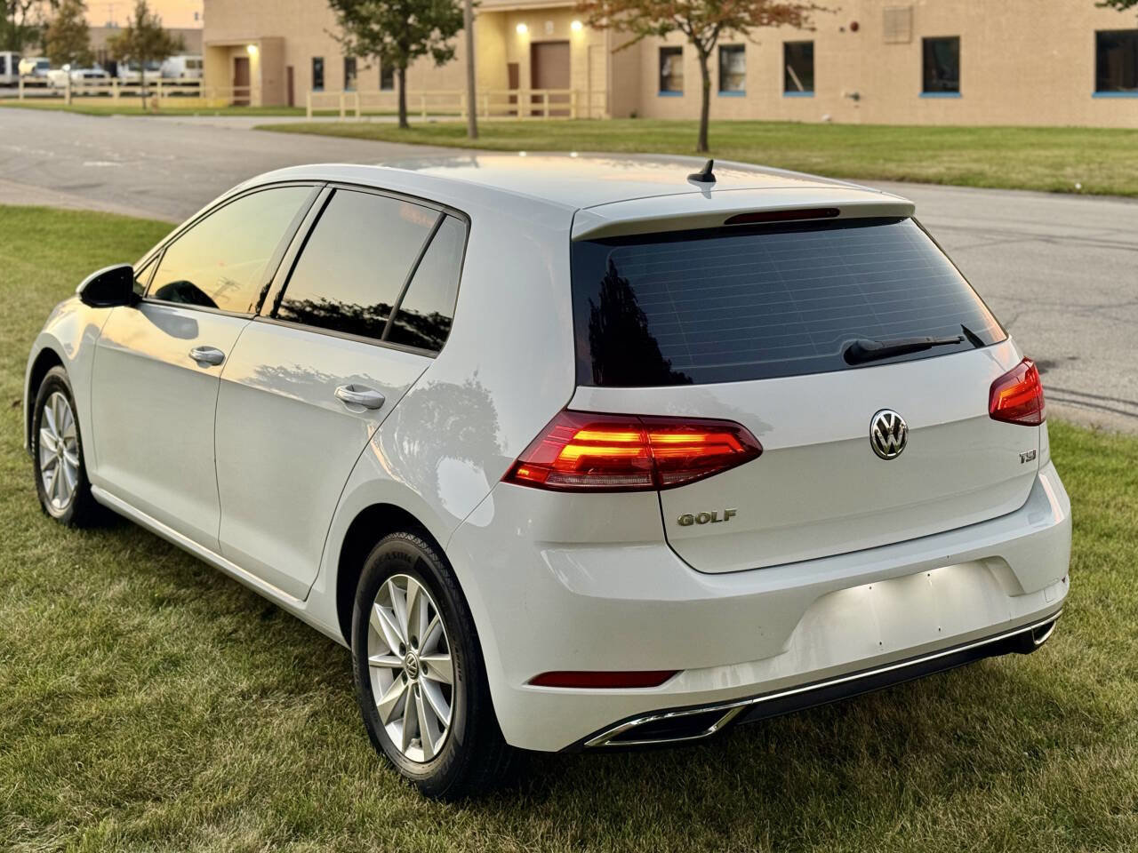 Used 2018 Volkswagen Golf S image 7