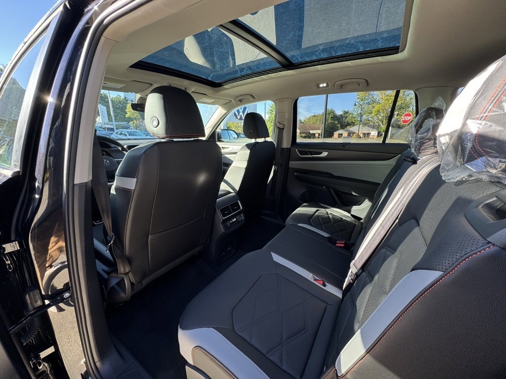 New 2025 Volkswagen Atlas Peak Edition SE image 28