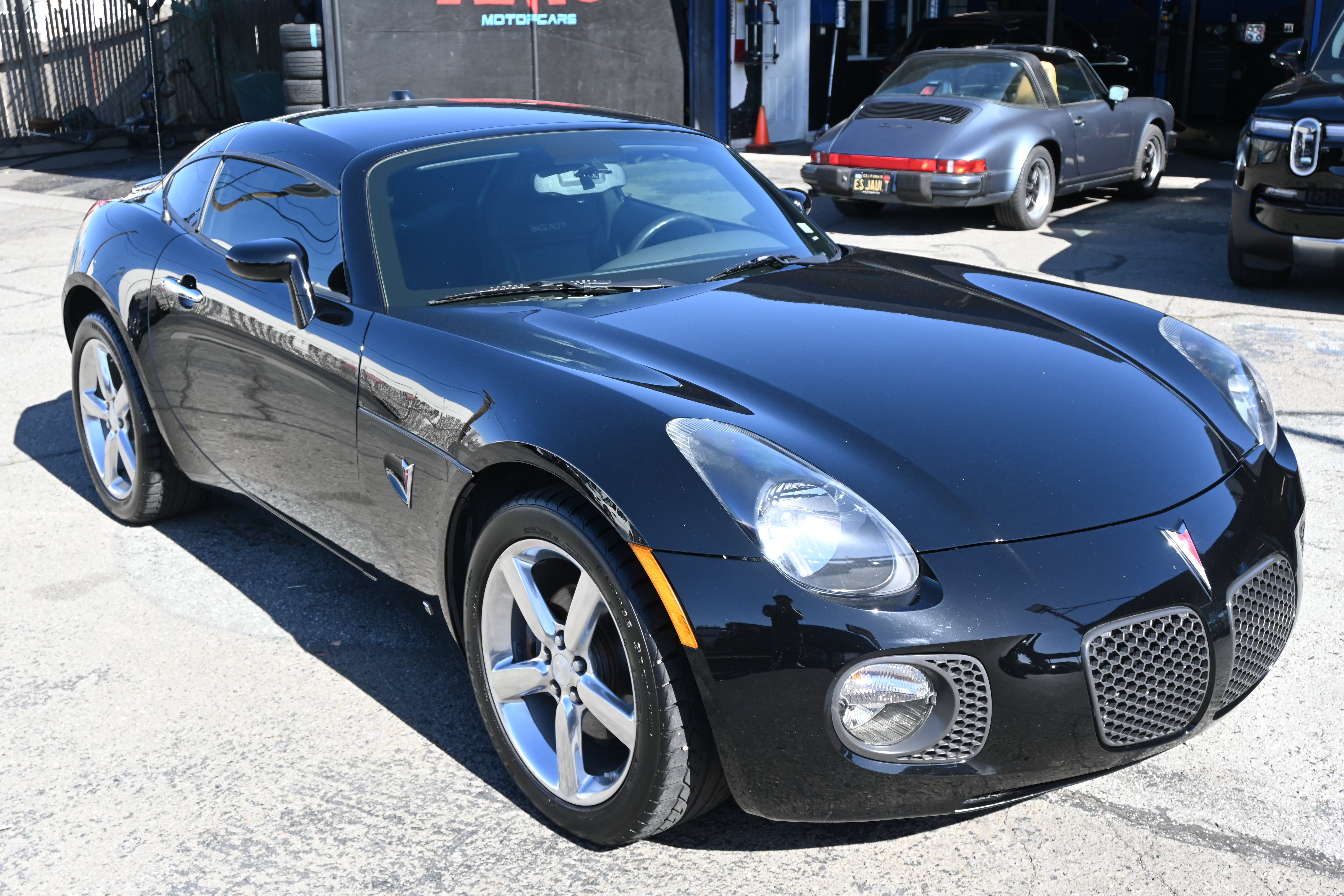 Used 2009 Pontiac Solstice GXP w/ Premium Package RWD image 4