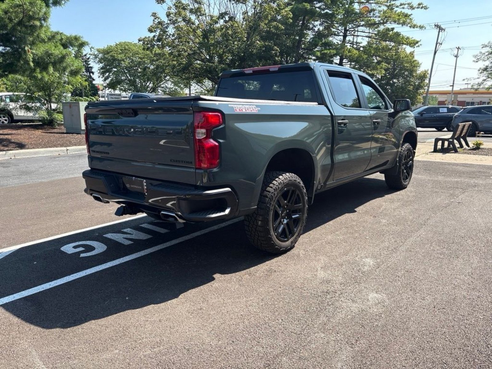 Used 2025 Chevrolet Silverado 1500 Custom Trail Boss w/ LPO, Dark Essentials Package AWD/4WD image 5