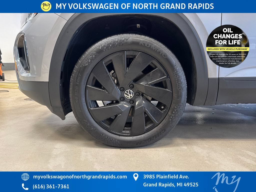 Used 2024 Volkswagen Atlas Cross Sport SE AWD/4WD image 33