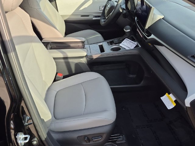 Certified 2026 Toyota Sienna XLE FWD image 31