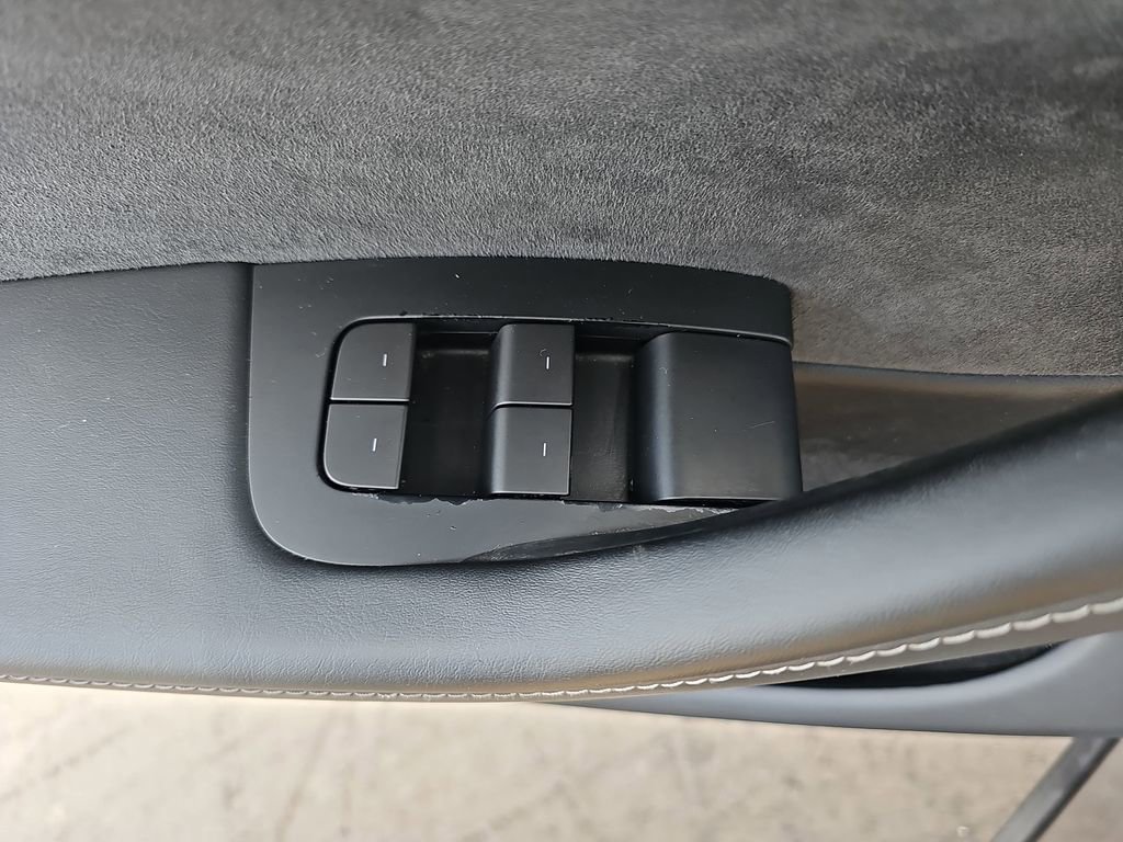 Used 2023 Tesla Model Y Long Range AWD/4WD image 33