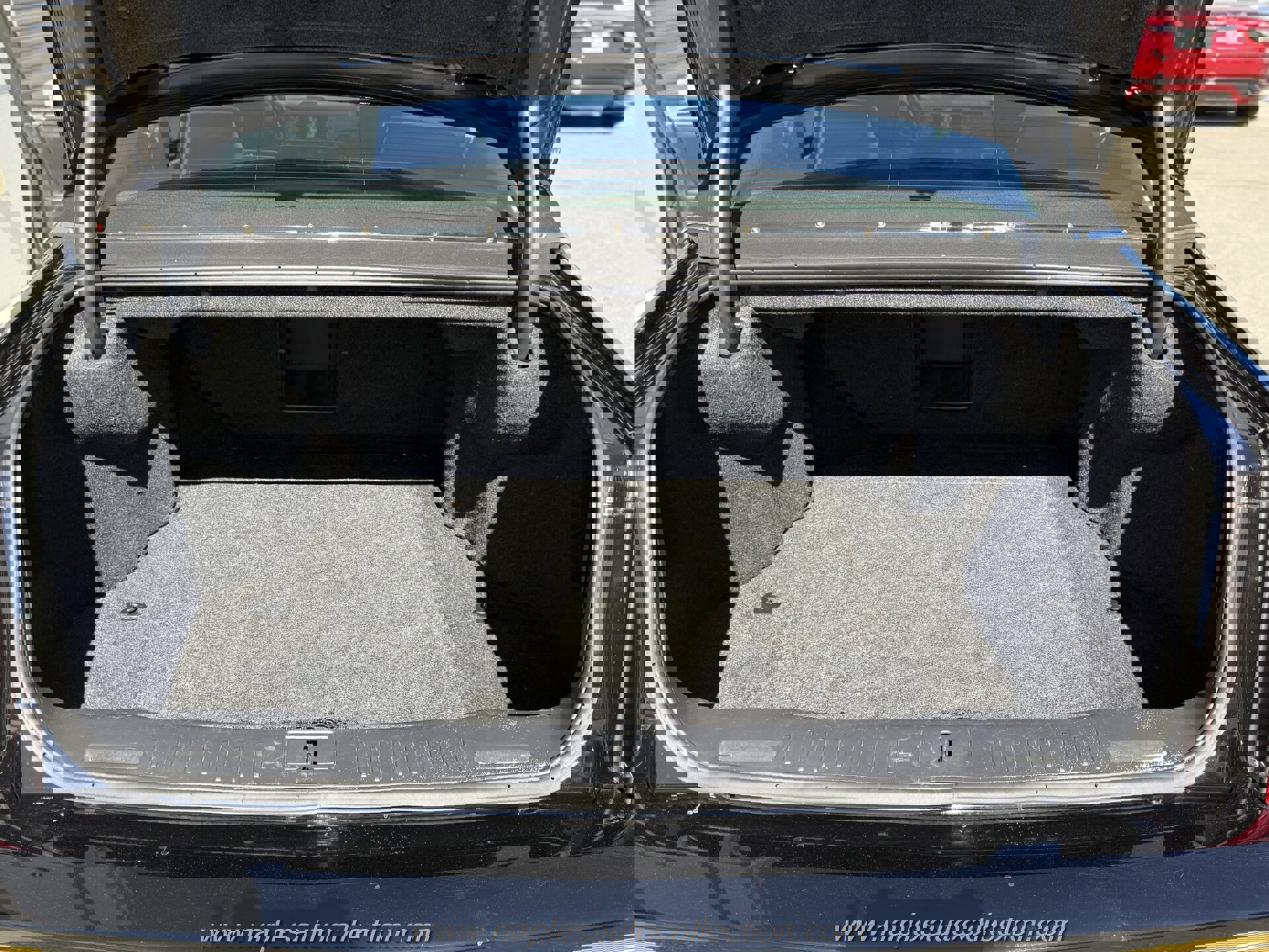 Used 2011 Cadillac DTS Premium image 40