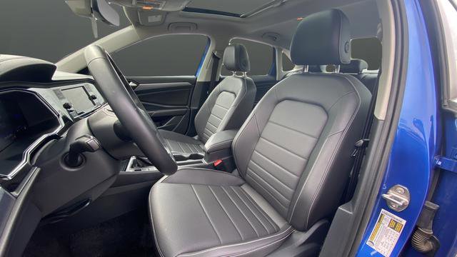 Used 2023 Volkswagen Jetta SE w/ Panoramic Sunroof Package FWD image 9