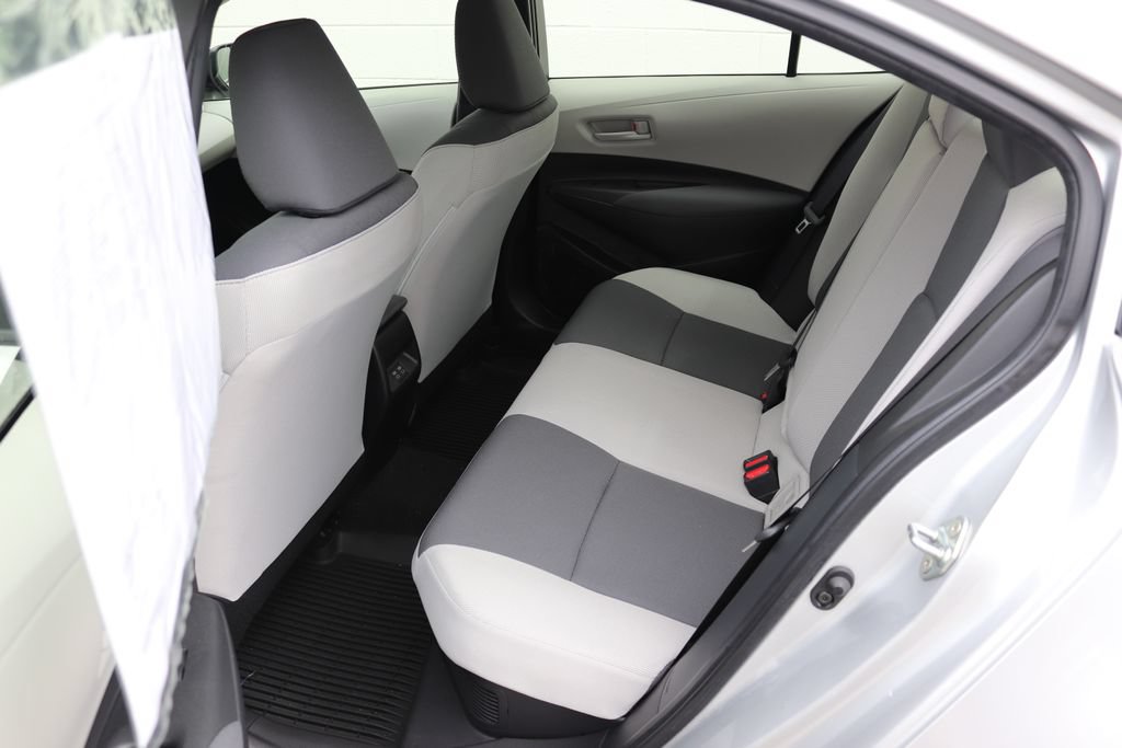 Used 2025 Toyota Corolla LE FWD image 9