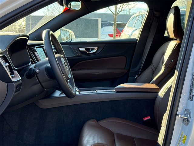 Used 2024 Volvo V60 B5 Cross Country Ultimate image 10