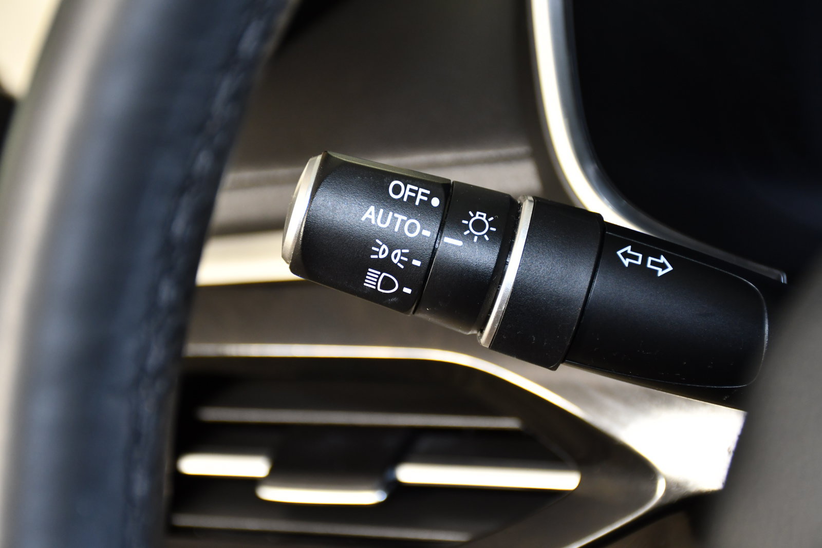 Certified 2025 Acura MDX SH-AWD w/ Technology Package image 22