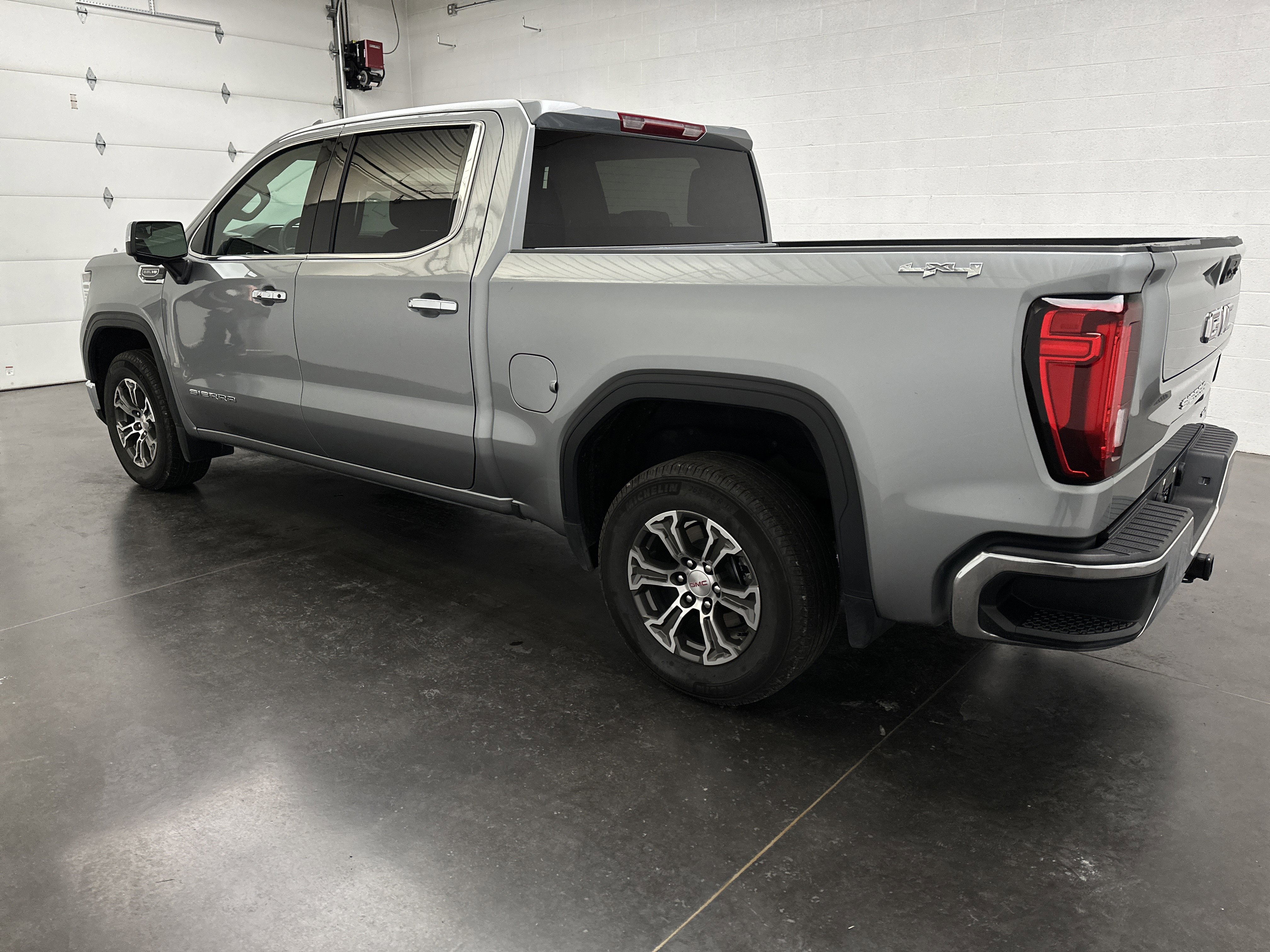 Used 2025 GMC Sierra 1500 SLT image 5