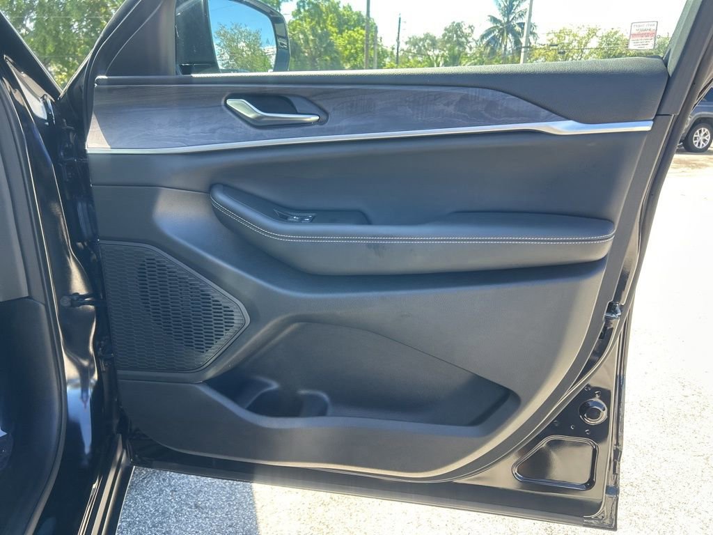 Certified 2024 Jeep Grand Cherokee Limited image 27