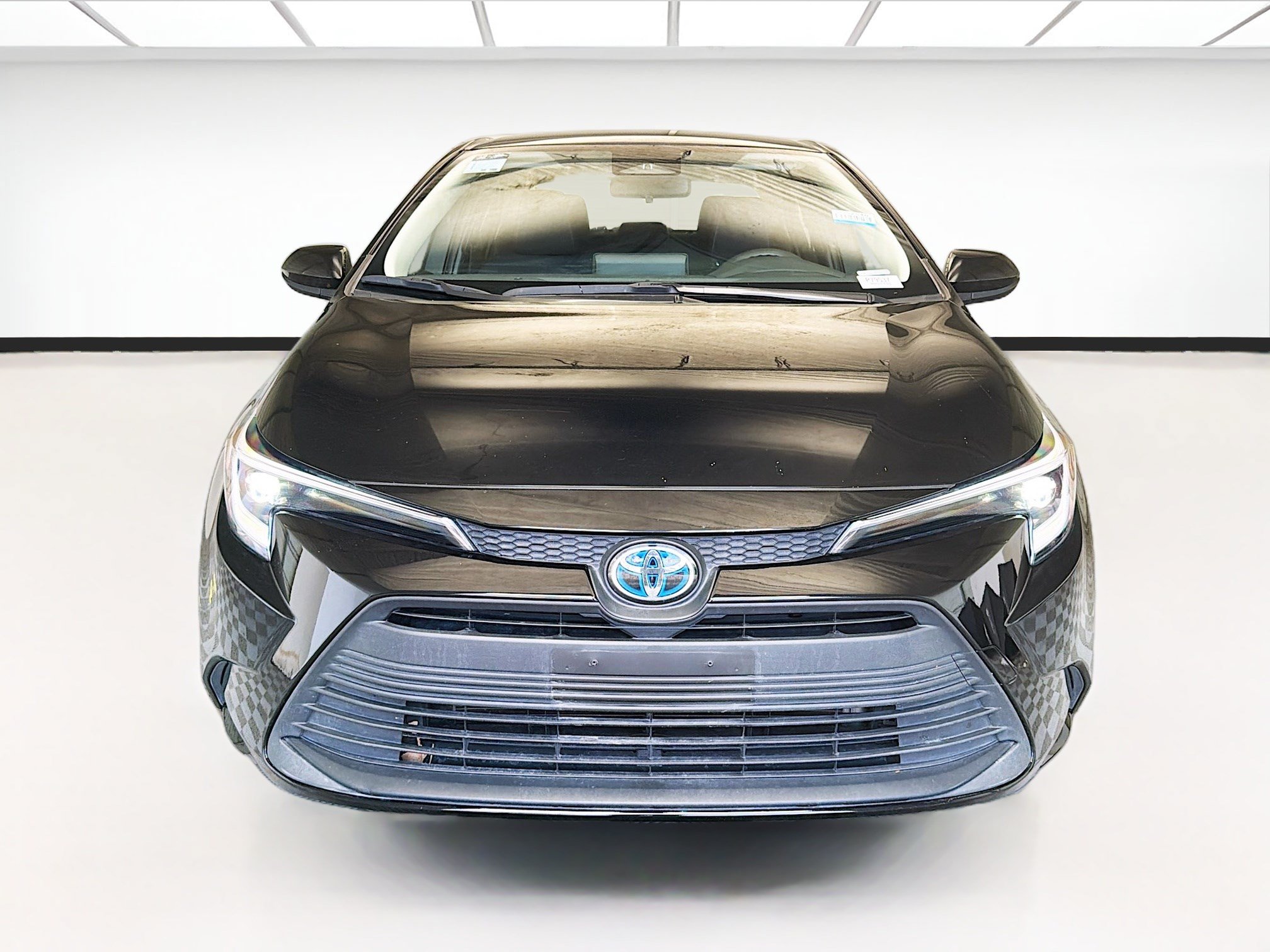Used 2025 Toyota Corolla LE w/ LE Premium Package FWD image 2