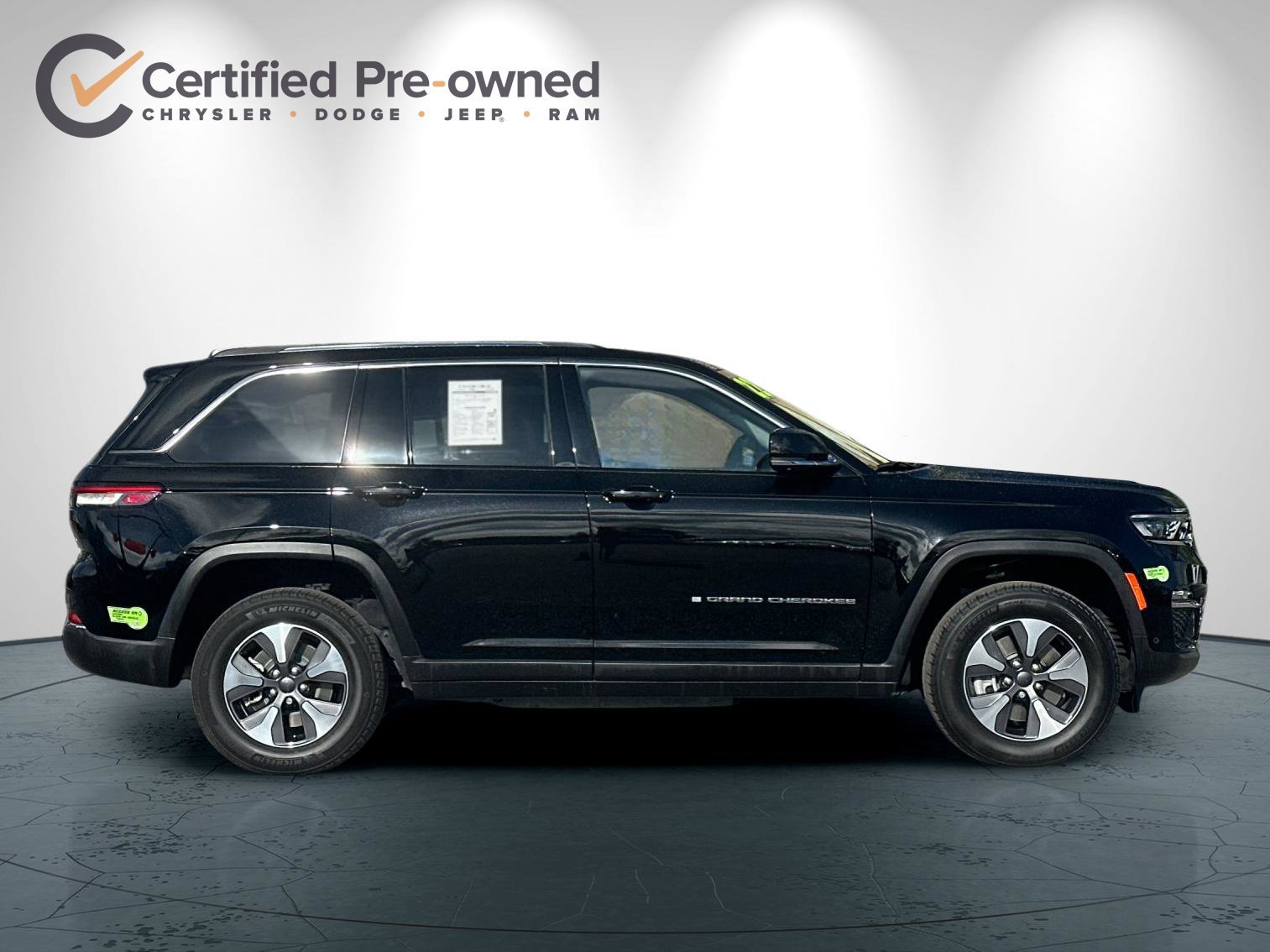 Used 2022 Jeep Grand Cherokee Limited 4xe w/ Luxury Tech Group II AWD/4WD image 3