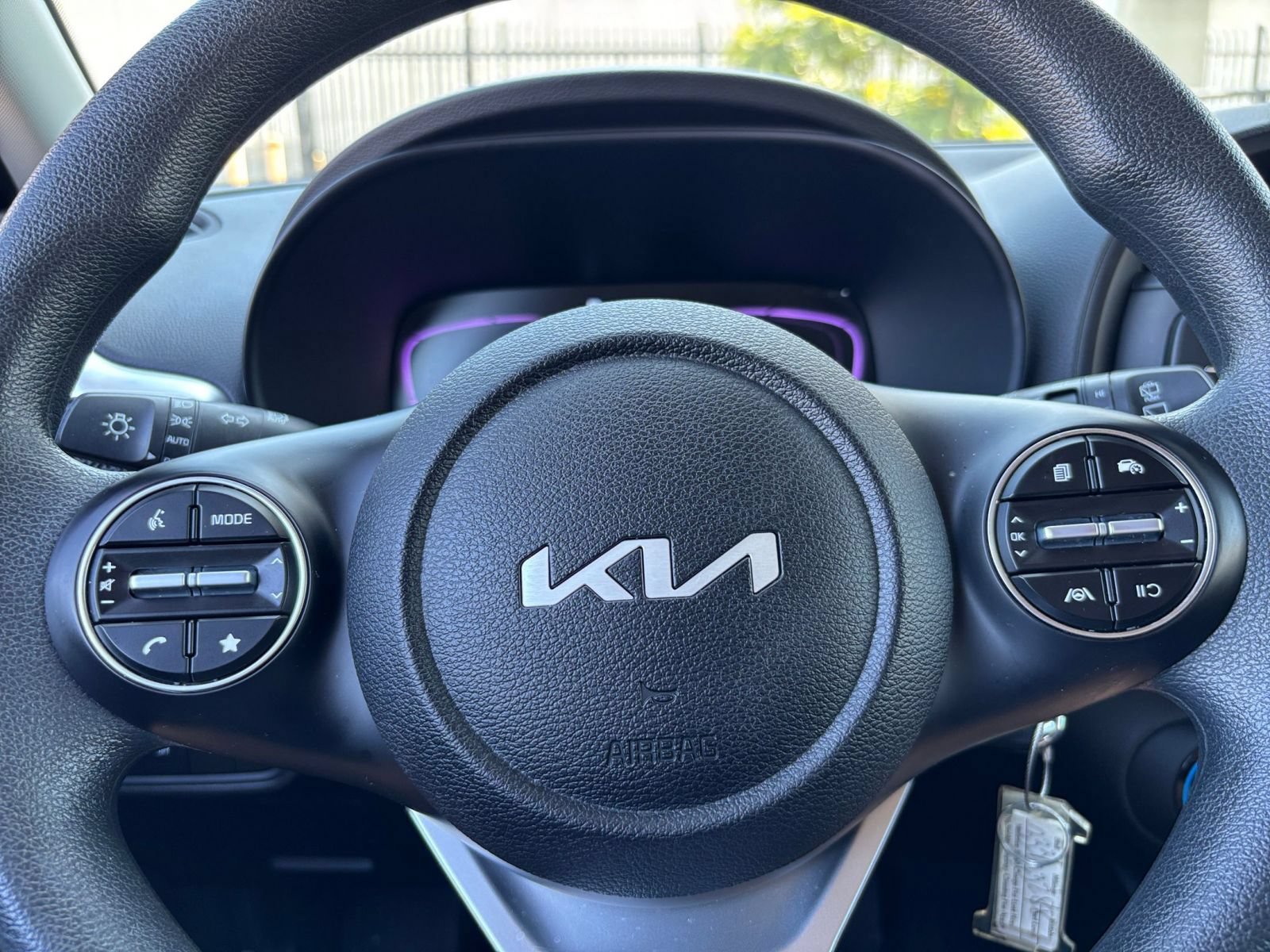 Used 2025 Kia Soul LX w/ LX Technology Package FWD image 25