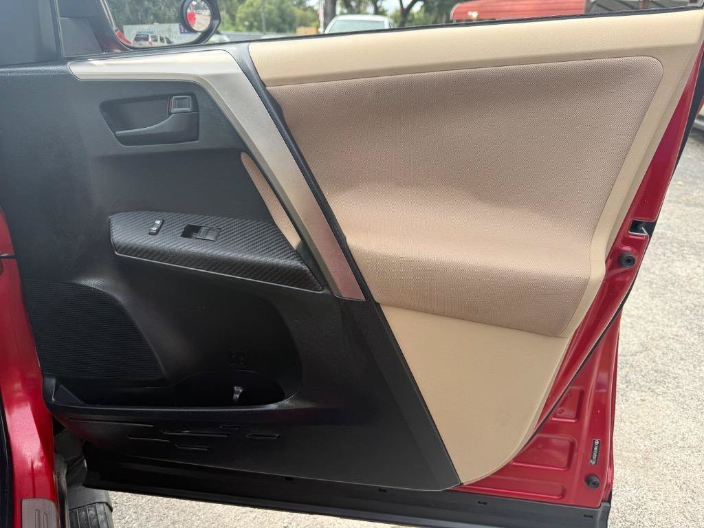 Used 2013 Toyota RAV4 XLE FWD image 18