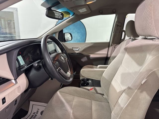 Used 2015 Toyota Sienna LE FWD image 17
