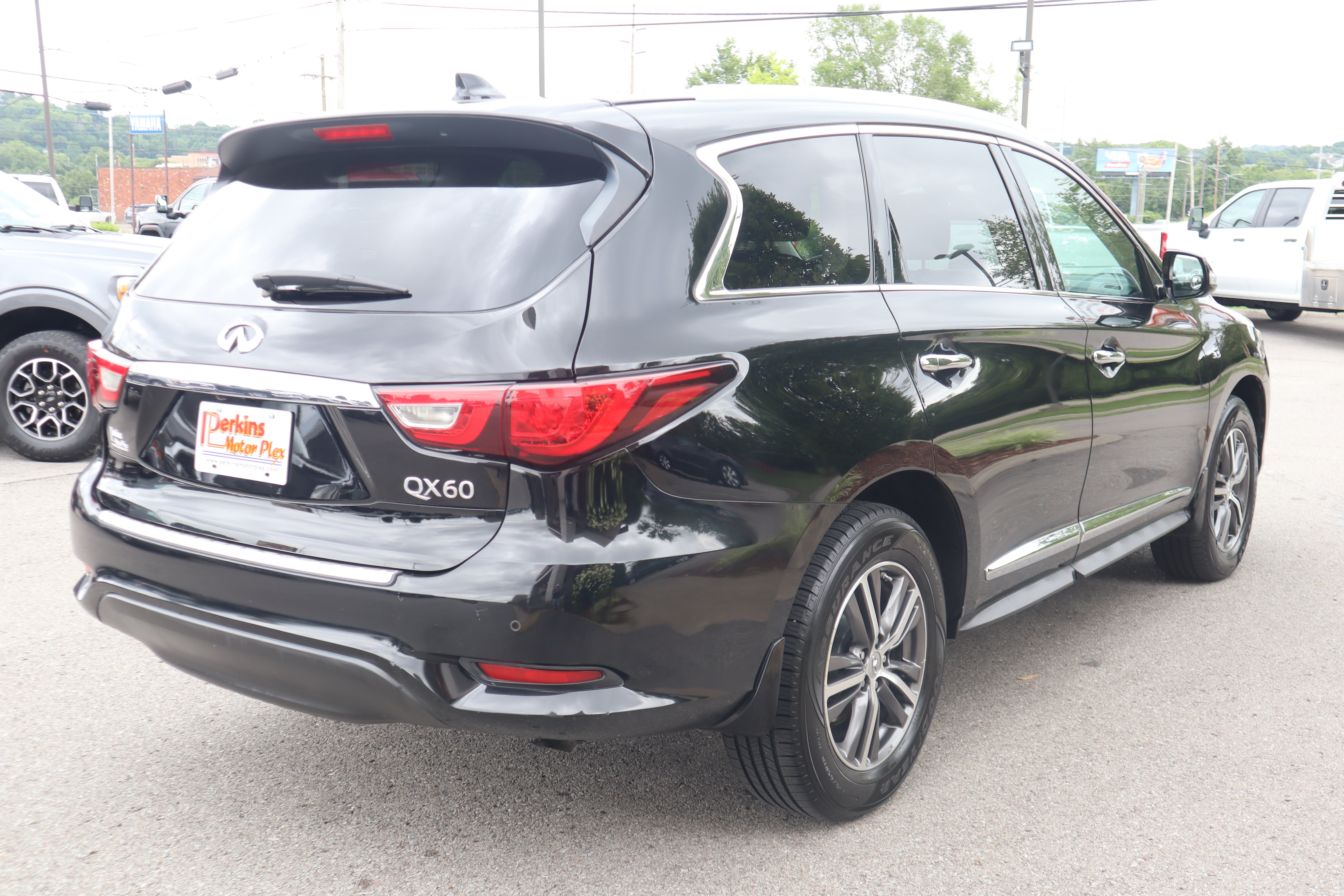 Used 2017 INFINITI QX60 Luxe w/ Premium Plus Package AWD/4WD image 7