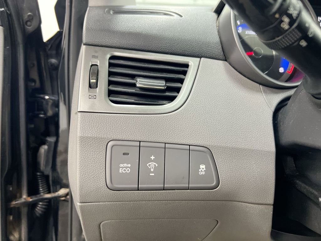 Used 2013 Hyundai Elantra Limited FWD image 17