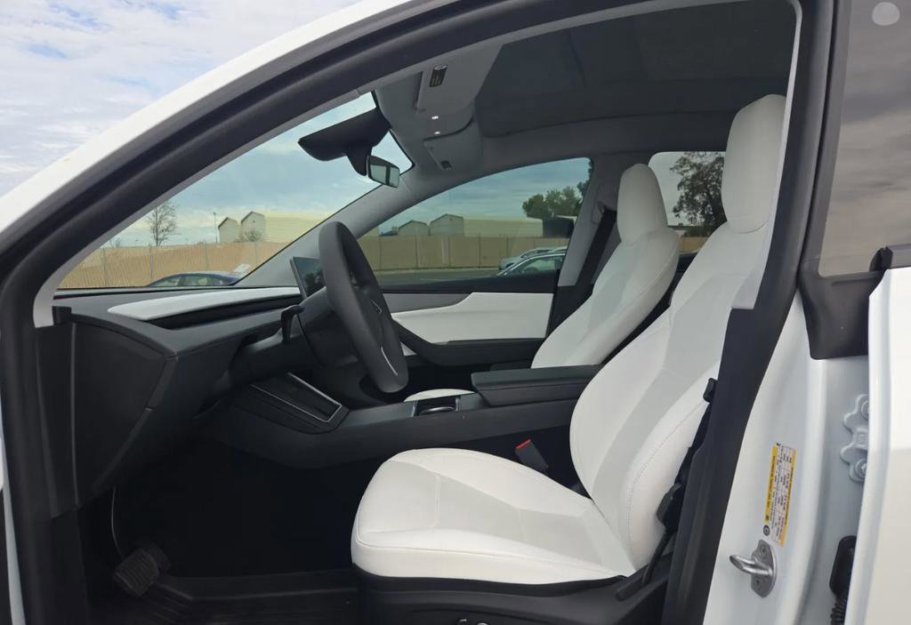 Used 2026 Tesla Model Y 2WD image 4