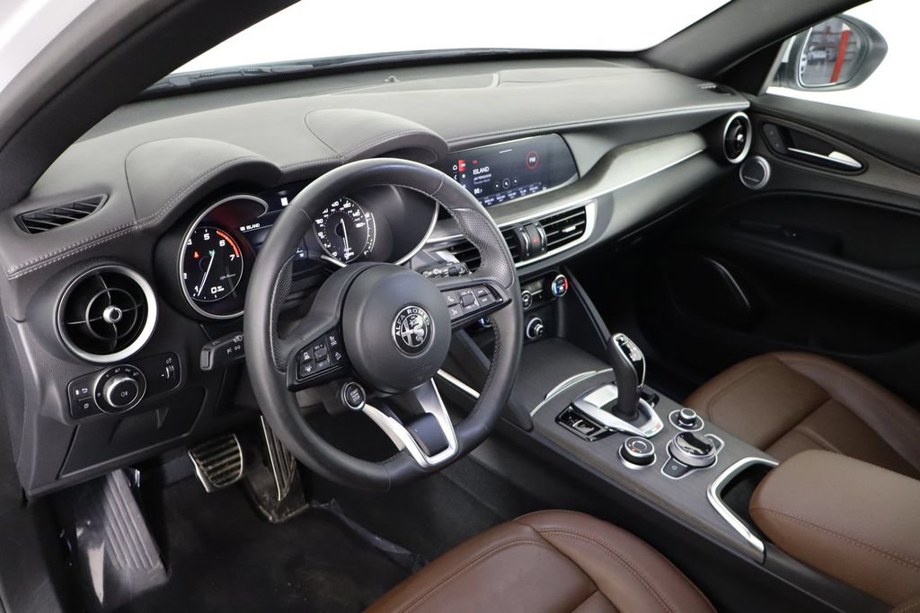 Used 2023 Alfa Romeo Stelvio Ti AWD/4WD image 27