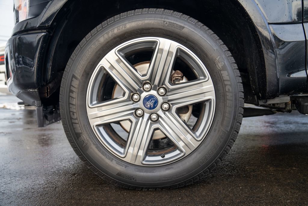 Used 2018 Ford F150 Lariat image 2