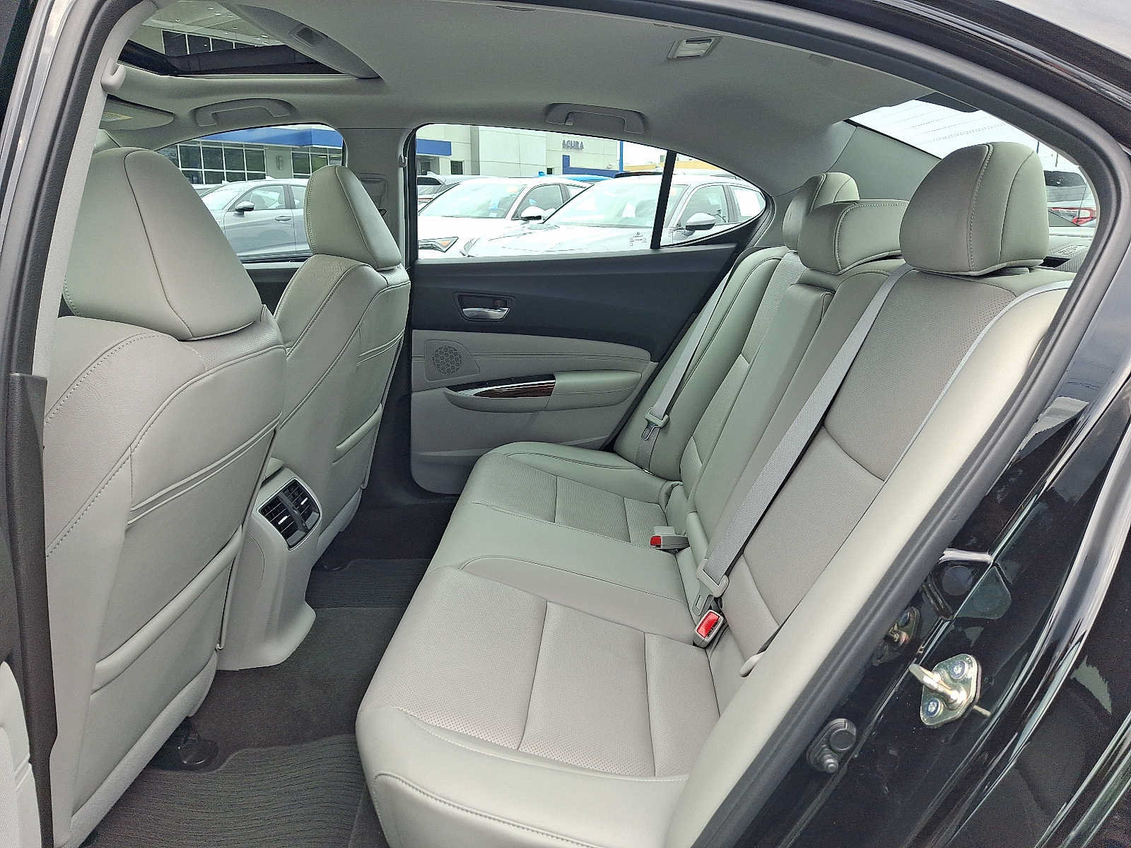 Used 2016 Acura TLX w/ Technology Package FWD image 10