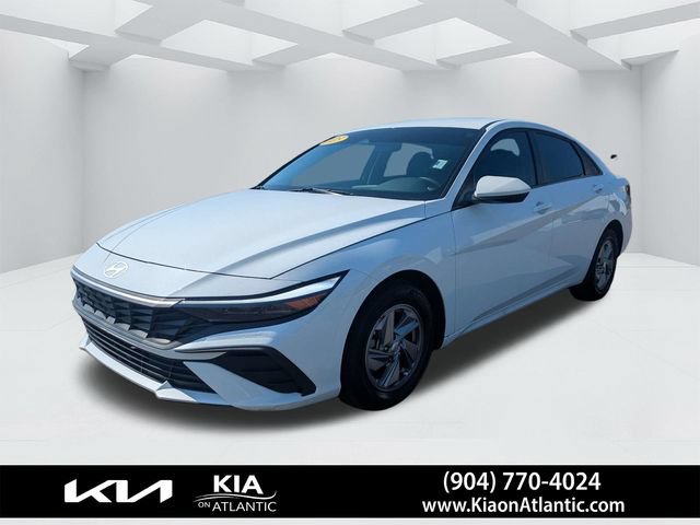 Used 2025 Hyundai Elantra SE FWD image 7